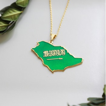 تعليقة سيارة العلم السعودي فضة بالاسم #668 